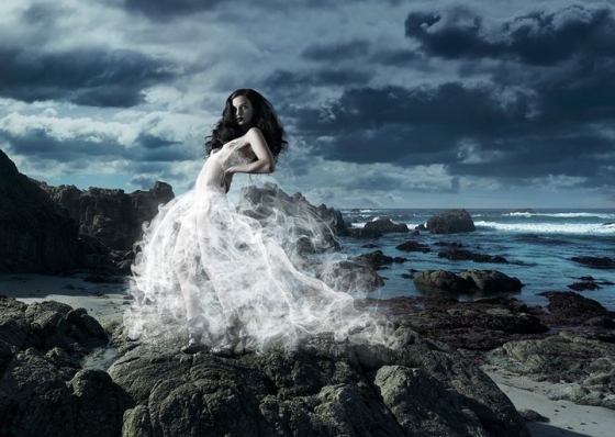 A Smoke Dress that would be impossible to recreate in reality. Is this the ultimate in exclusivity?Image courtesy: Juan Zambrano, www.paraeso.com
